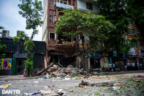 Hiện trường tan hoang sau vụ nổ lớn tại quán ăn ở Hà Nội