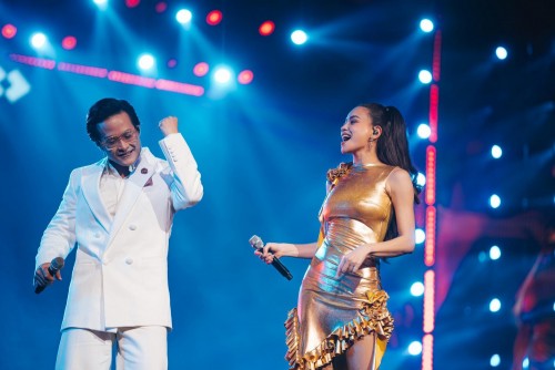 Hà Anh Tuấn và Hồ Ngọc Hà gây xúc động khi song ca loạt hit trong đêm nhạc “Thời Khắc Giao Thời” tại TP.HCM