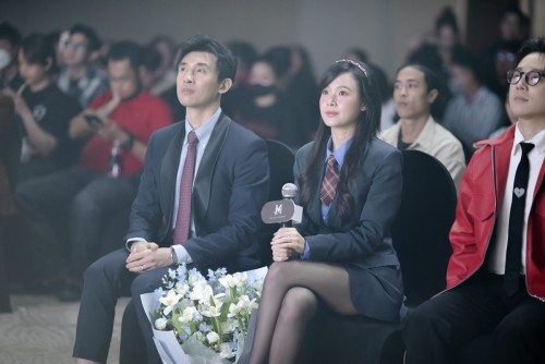 Dàn diễn viên chúc mừng Midu ra mắt phim mới