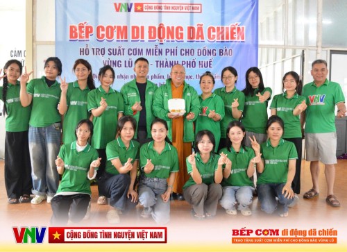 65 TRIỆU ĐỒNG TỪ CLB THIỆN NHÂN TÂM – Chùa Cương Xá hỗ trợ bếp cơm di động tại Huế