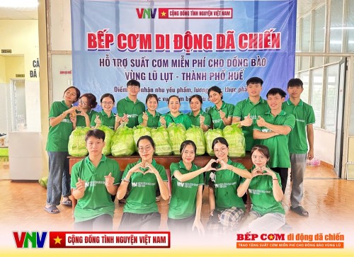 Hơn 2.000 suất cơm mỗi ngày từ Bếp cơm di động dã chiến tại Thành phố Huế – ấm lòng giữa những ngày mưa lũ miền Trung