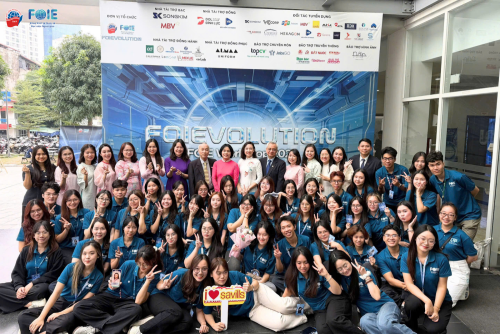 Sinh viên Khoa Kinh tế Quốc tế sôi động tại FOI Employment Day 2025