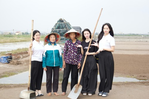 Nhóm sinh viên nâng tầm hạt muối Việt qua dự án "Giọt biển"