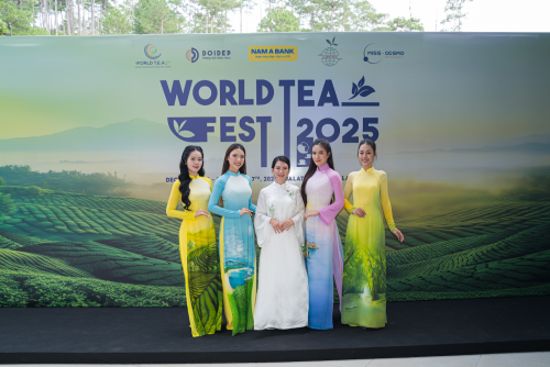Nguyễn Thị Thúy Vy cùng 40 đại sứ và đại diện ngoại giao quốc tế trải nghiệm hành trình văn hóa nghệ thuật tại Lễ hội Trà Quốc tế 2025