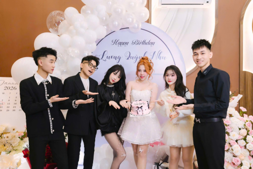 HỘI TỤ DÀN CREATOR ĐÌNH ĐÁM, ĐẠI TIỆC SINH NHẬT LƯƠNG QUỲNH NHƯ ĐÁNH DẤU BƯỚC CHUYỂN MÌNH VÀO SHOWBIZ VIỆT