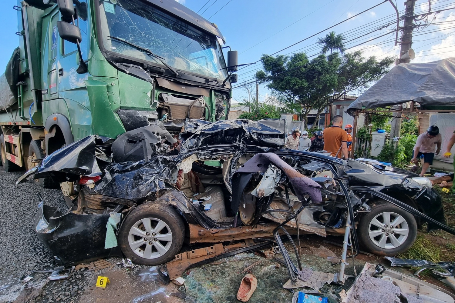 Vụ 4 người CLB HAGL gặp nạn: Khởi tố tài xế xe tải Đinh Tiến Bình