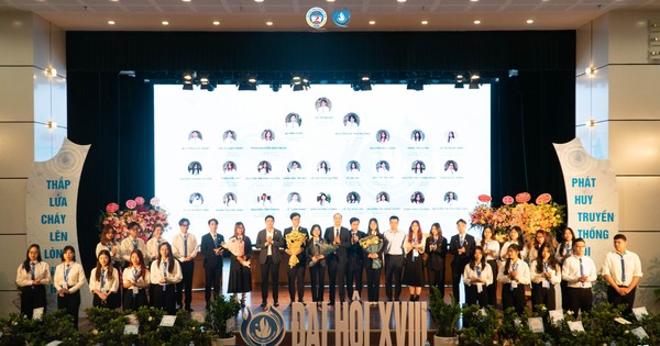 LỄ KỶ NIỆM 35 NĂM HỘI SINH VIÊN VIỆT NAM TRƯỜNG ĐH KINH TẾ QUỐC DÂN: HÀNH TRÌNH TRUYỀN LỬA ĐAM MÊ