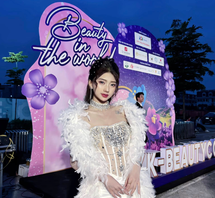 Lê Thị Kim Anh gây chú ý khi gửi tác phẩm bản vẽ makeup tham dự Poly K-Beauty Contest